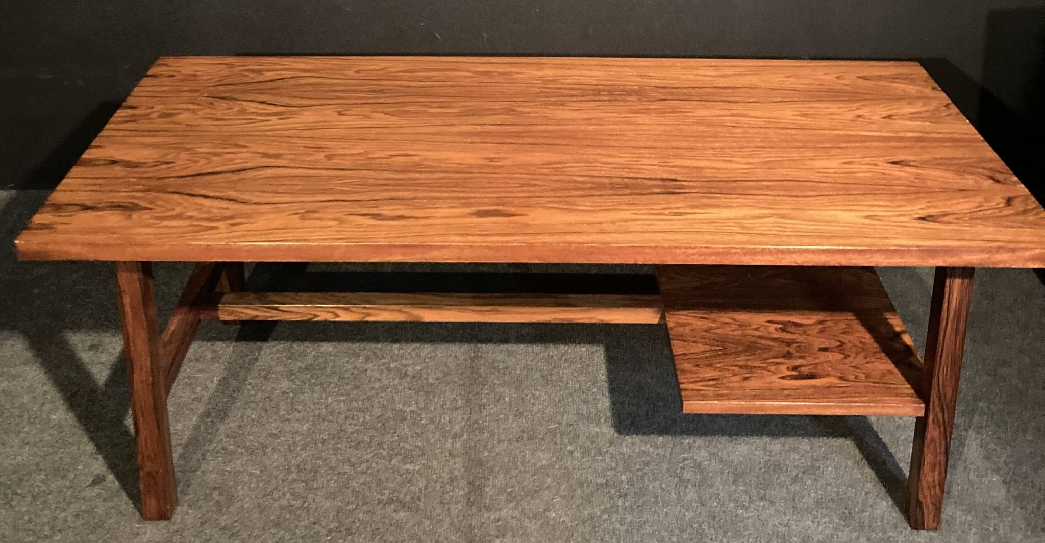 Table made of rosewood