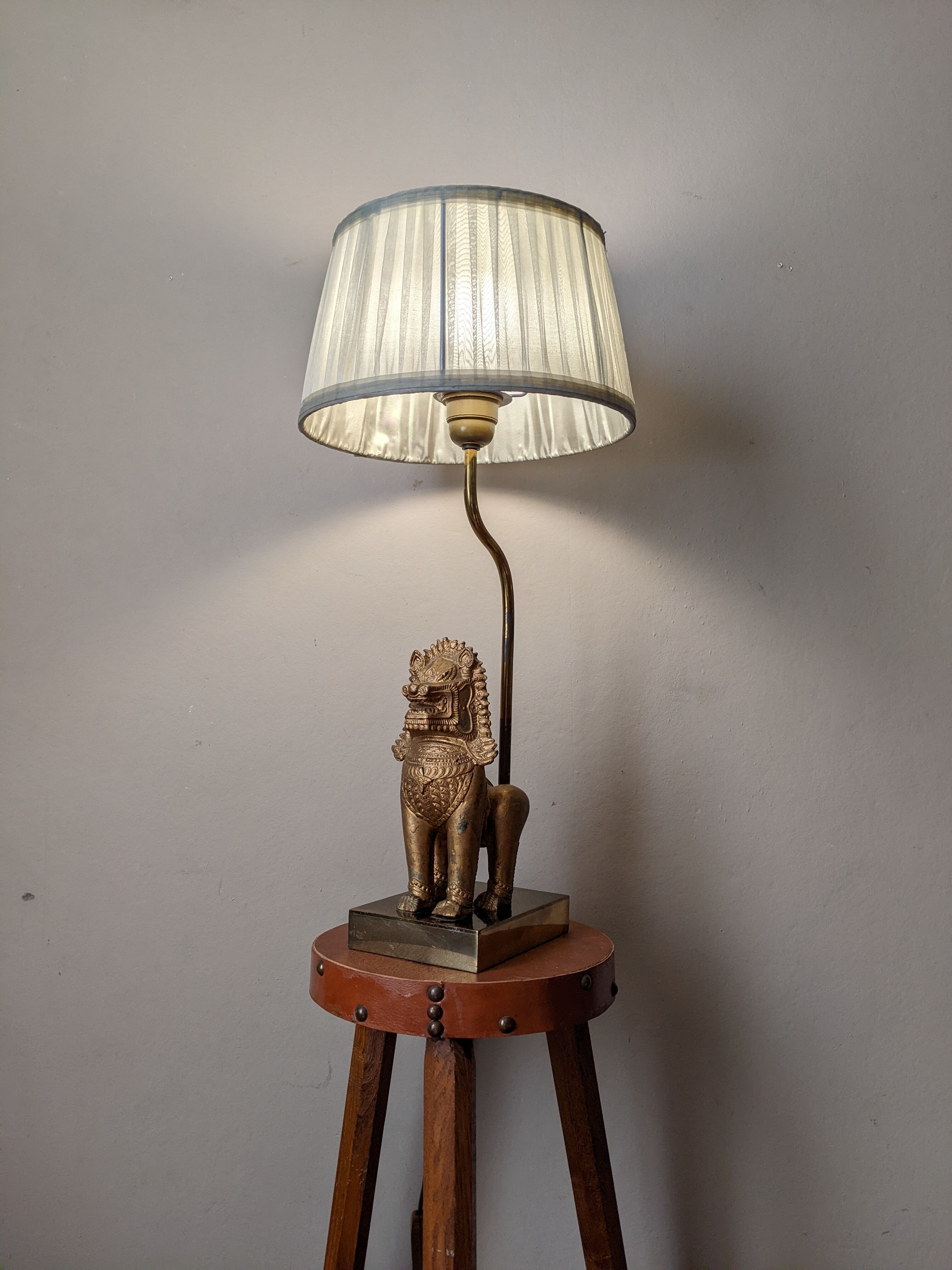 Thai Singha lion foo dog bedside lamp