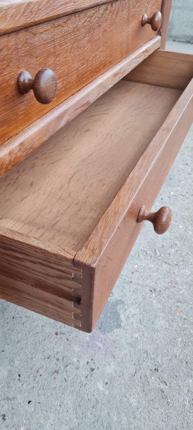 Oak chest of drawers