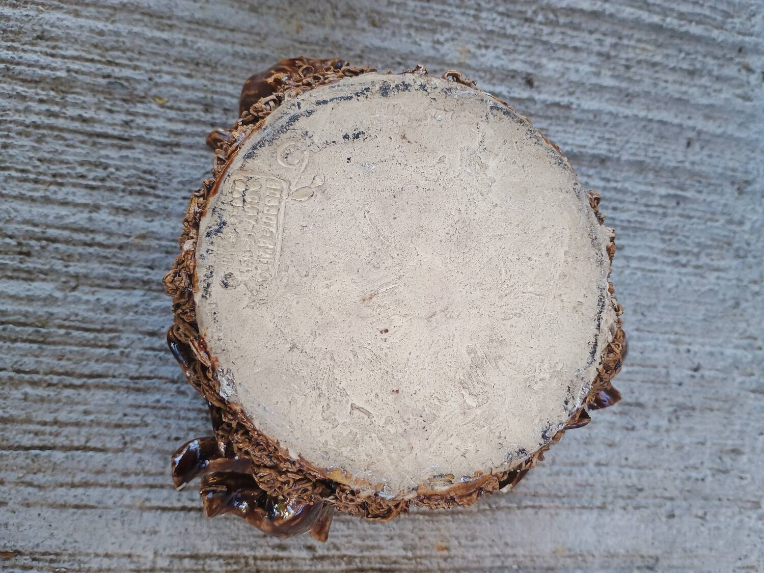 BOSSOT in Ciry-le-Noble (71) Stoneware tobacco pot with naturalist decoration