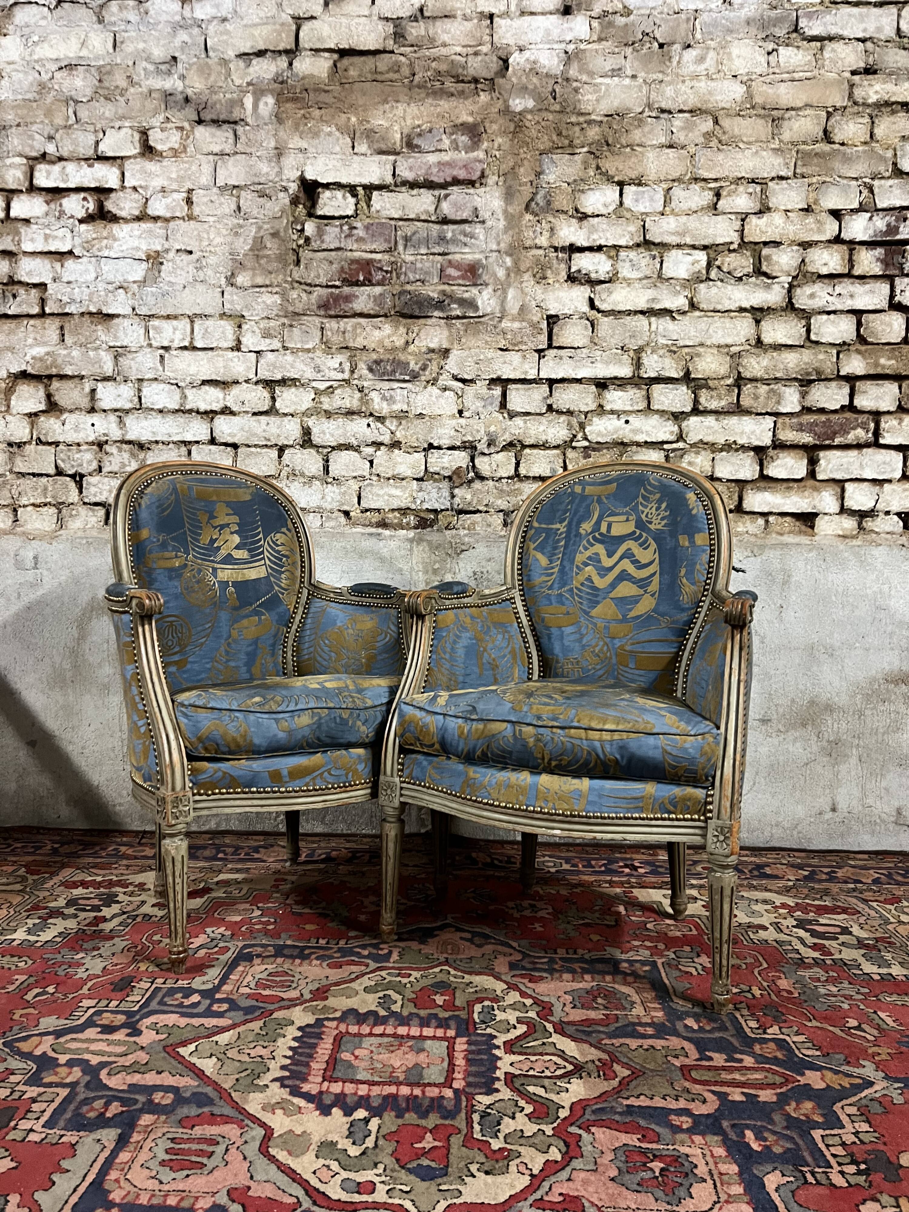 Paire de bergères en bois laqué gris de style louis xvi xix eme siècle