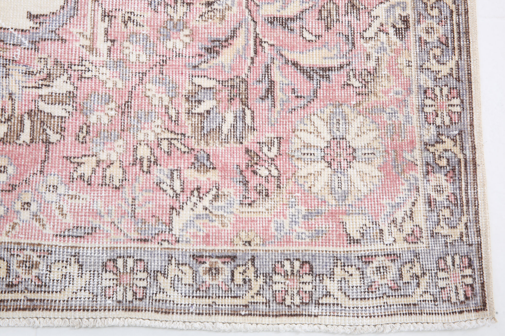 Farmhouse floral vintage carpet rug