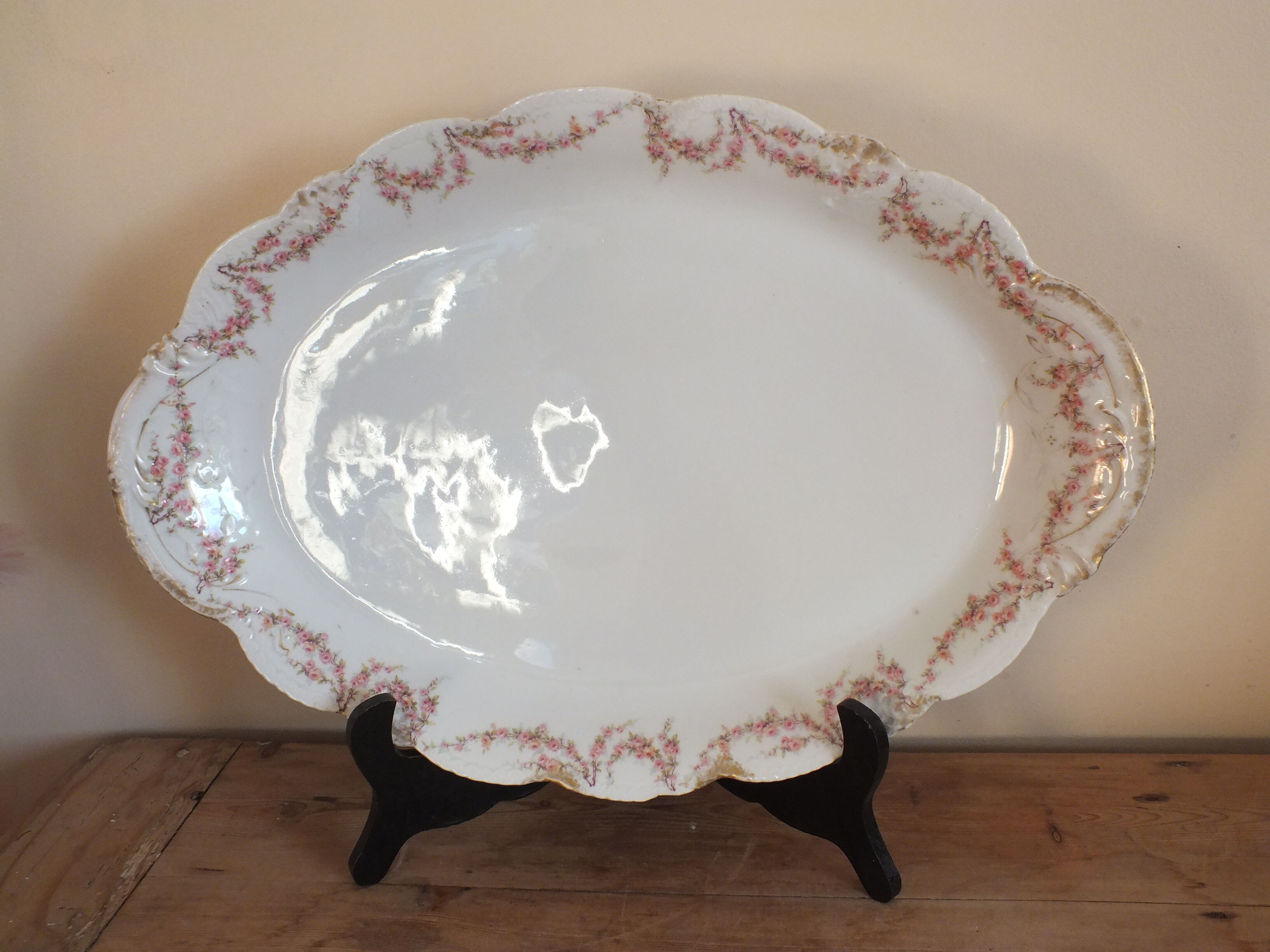 Large oval porcelain dish from Limoges by Théodore Haviland