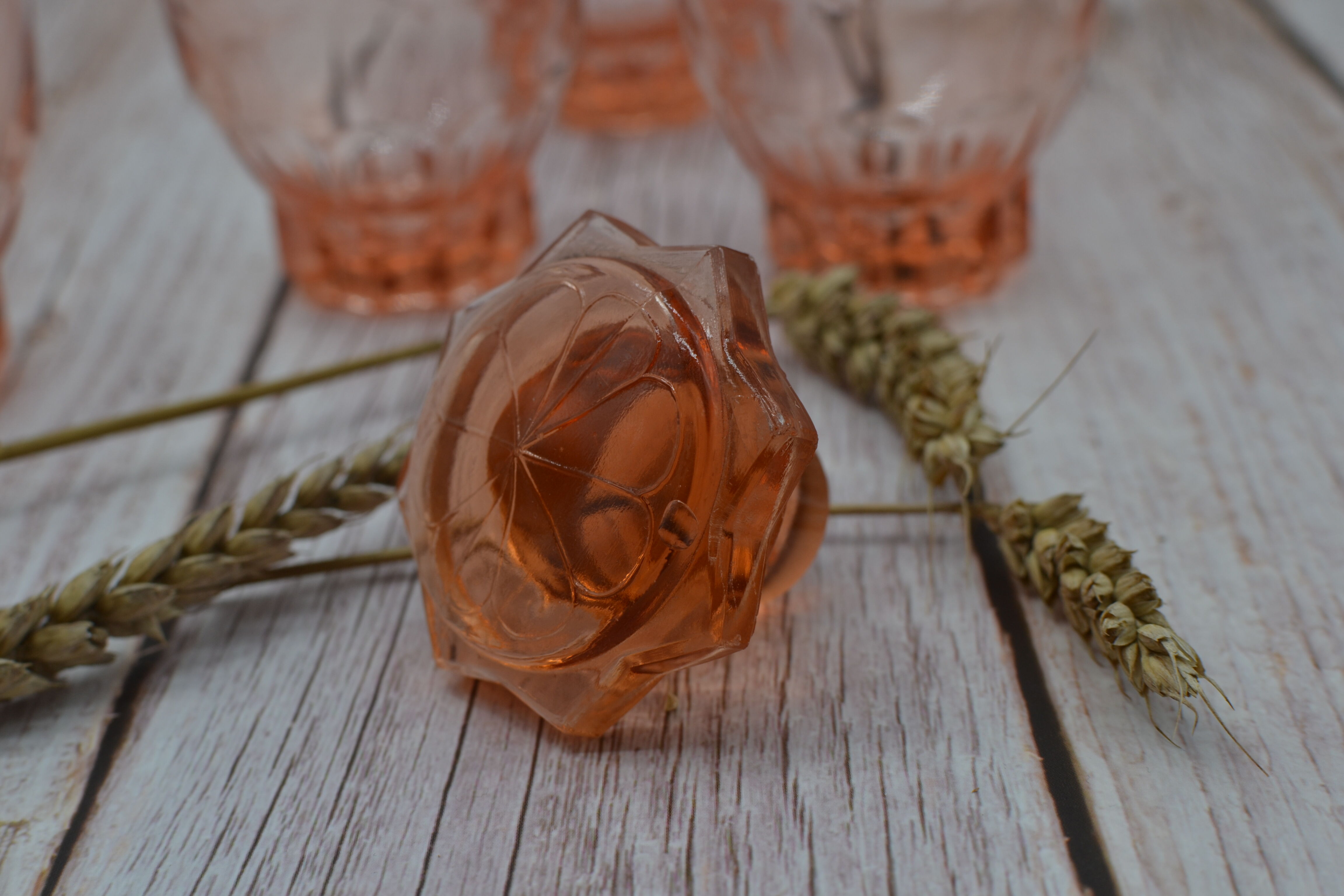 Vintage pink decanter with its 6 glasses