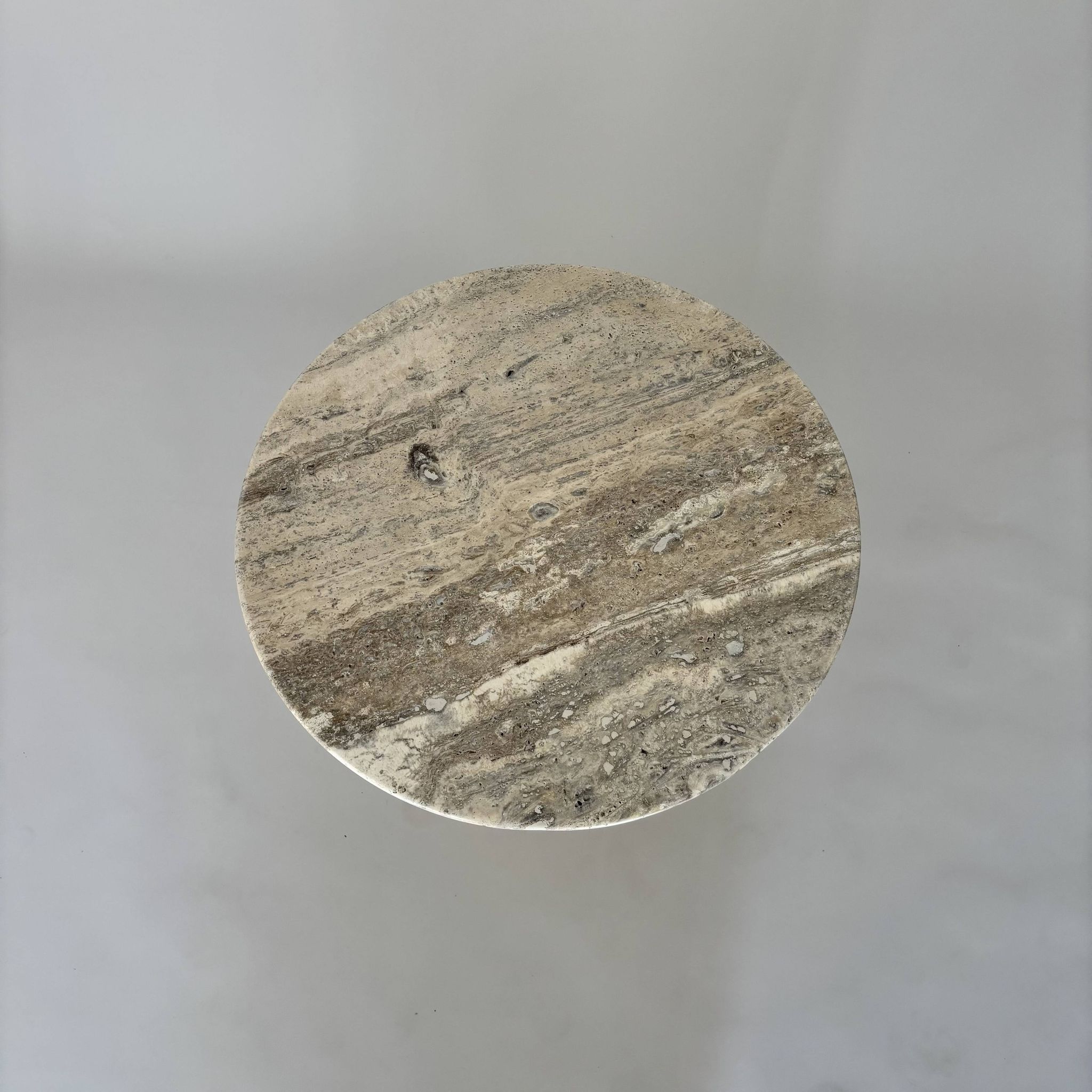 Table d'appoint en silver travertin