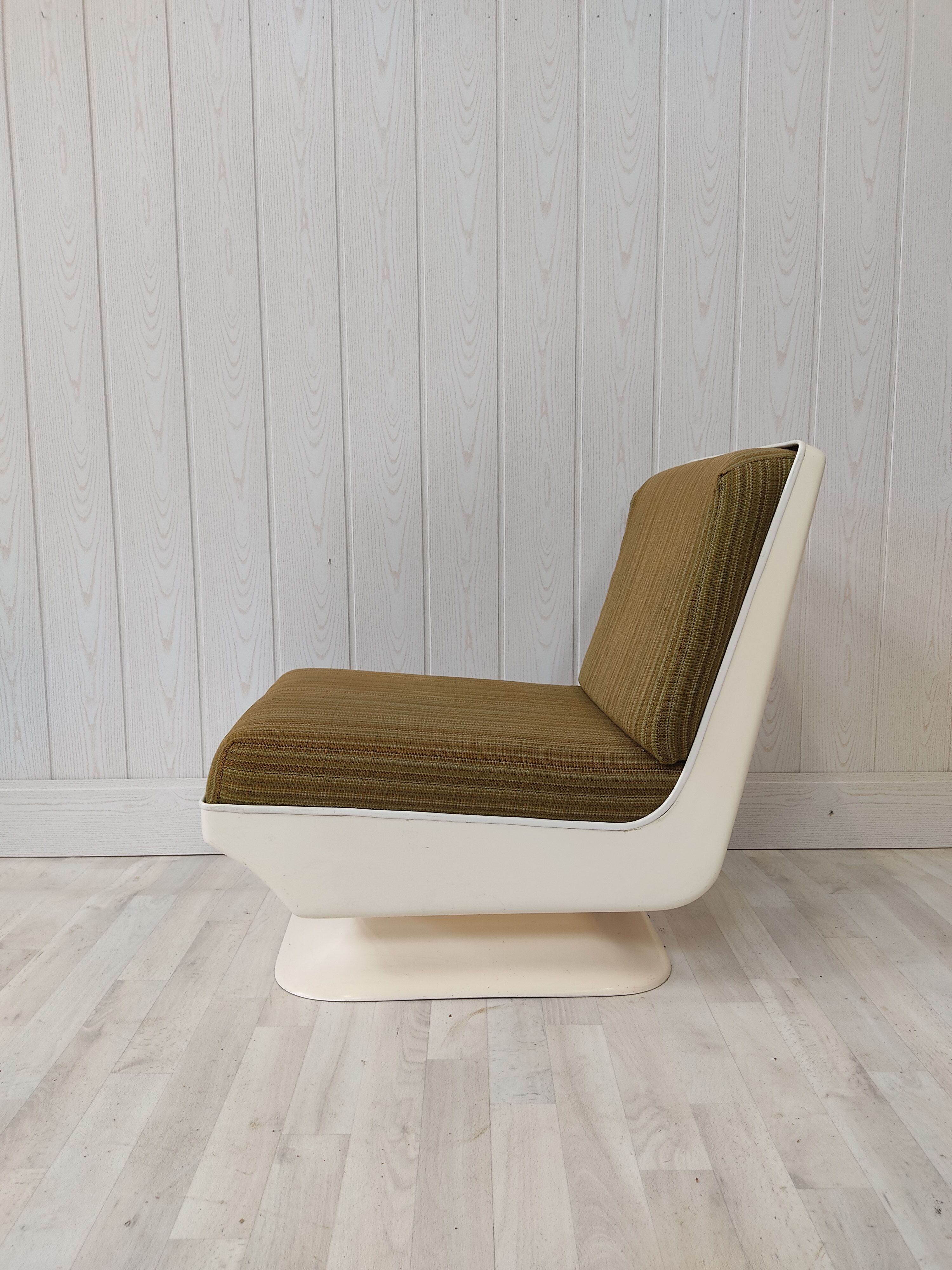 Space age 70s chair