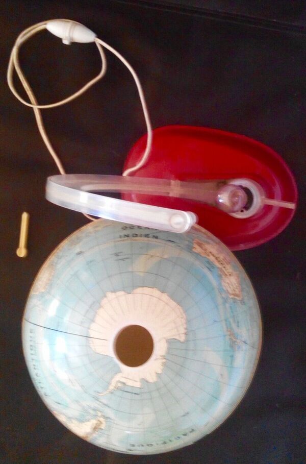 Globe terrestre lumineux, mappemonde ancienne verre lumière design Taride vintage 1950
