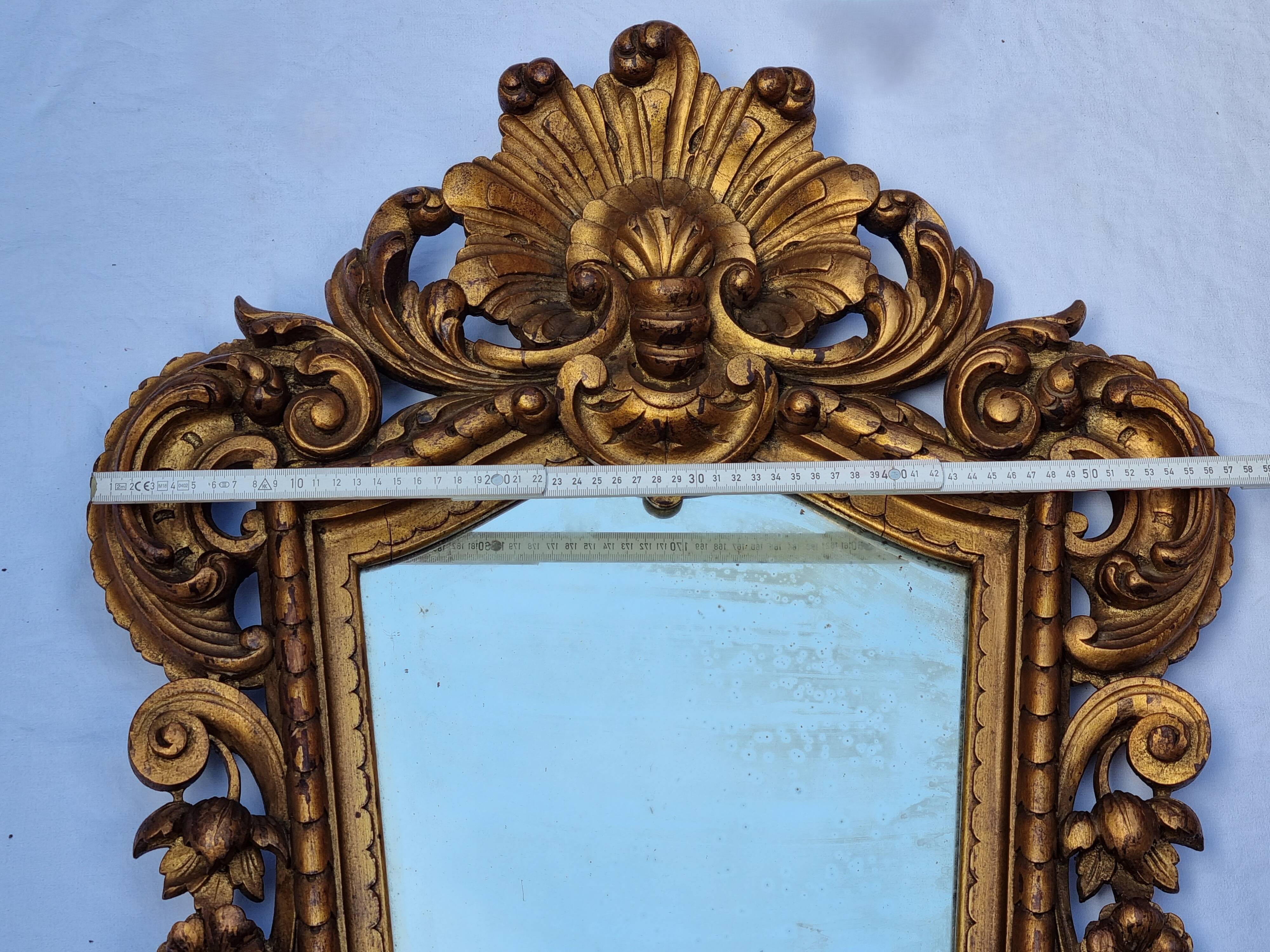 Antique wall mirror in carved gilded wood, Louis XV style, 19th century, 98 x 57 cm.