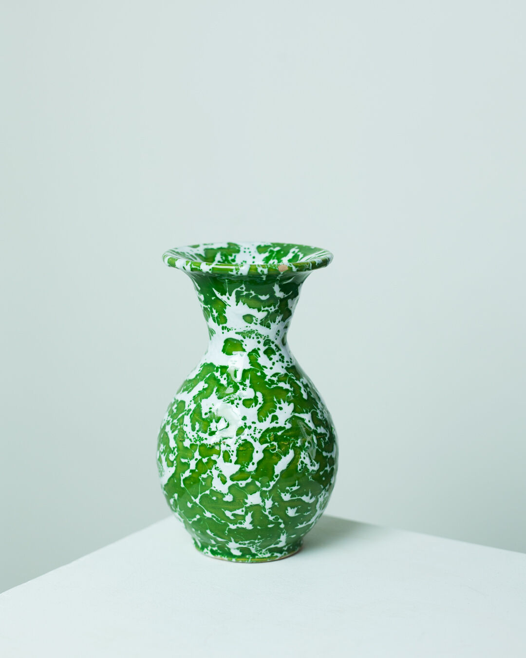 Vase vert et blanc