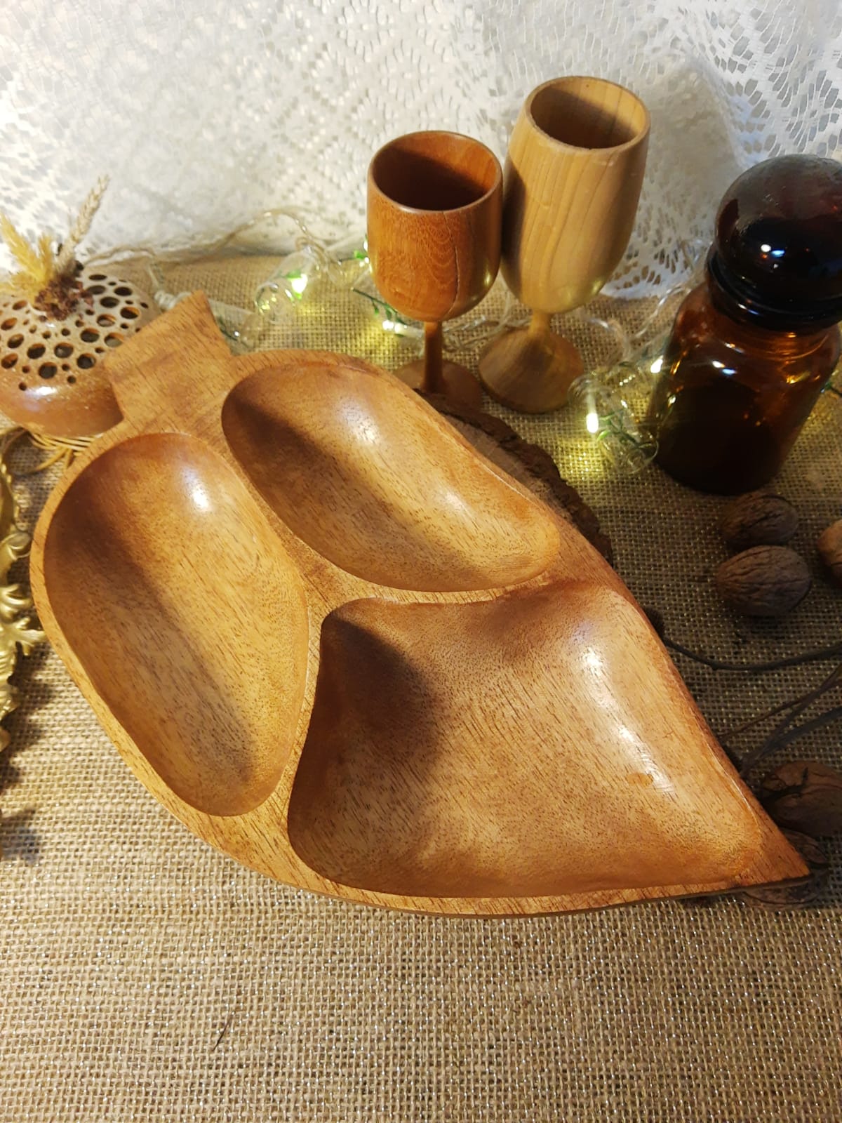 Wooden aperitif tray, leaf-shaped / empty vintage pocket