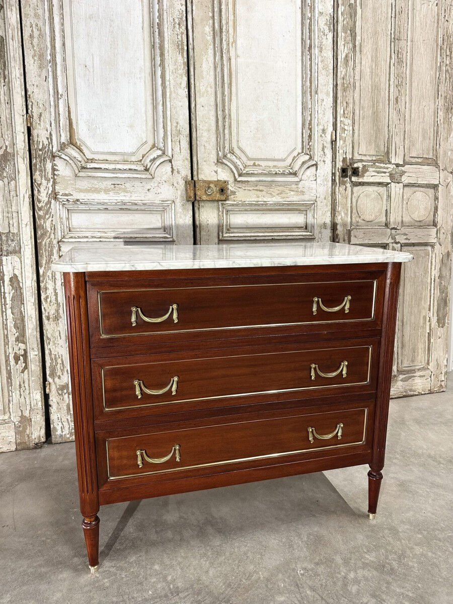 Louis XVI style commode from the 1970s.