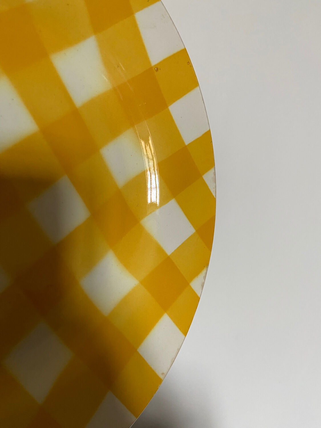 Yellow Scottish pattern plate from the Digoin manufacture