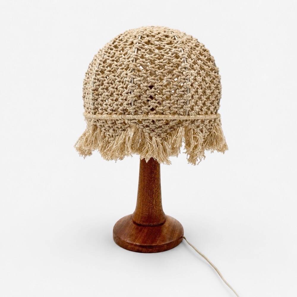 Bohemian table lamp in turned wood and macramé from the 1970s.