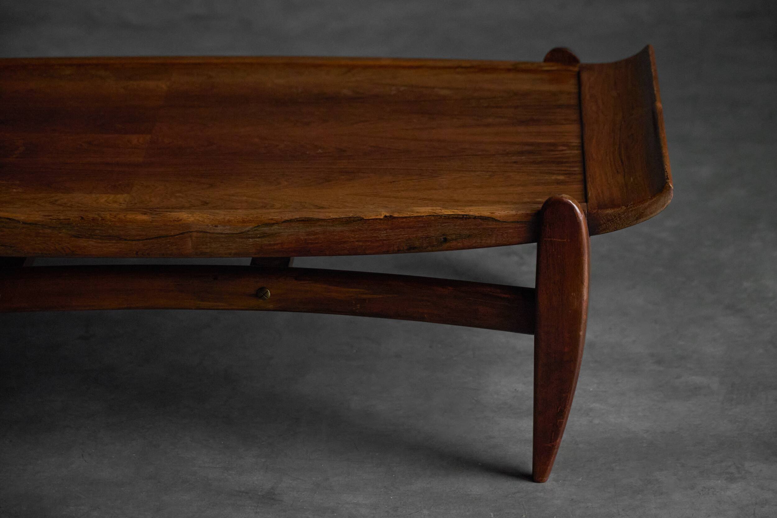 Table basse moderne brésilienne de Jean Gillon, Brésil, années 1960
