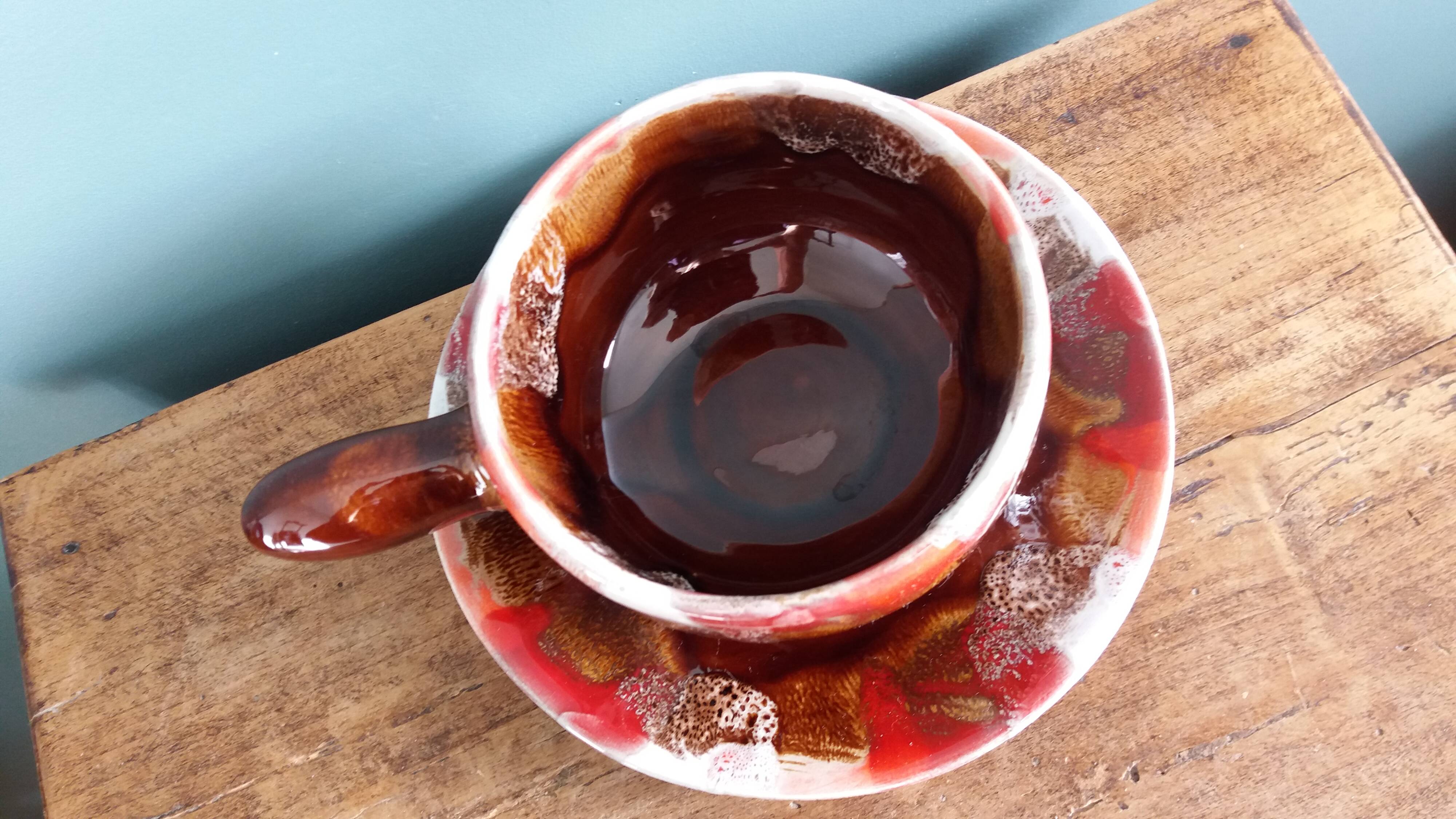 Cup, saucer, breakfast, Vallauris in flame-patterned ceramic.
