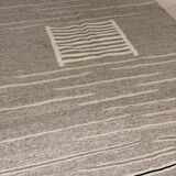 Woven carpet with small diamond patterns