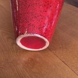 Vase en porcelaine rouge