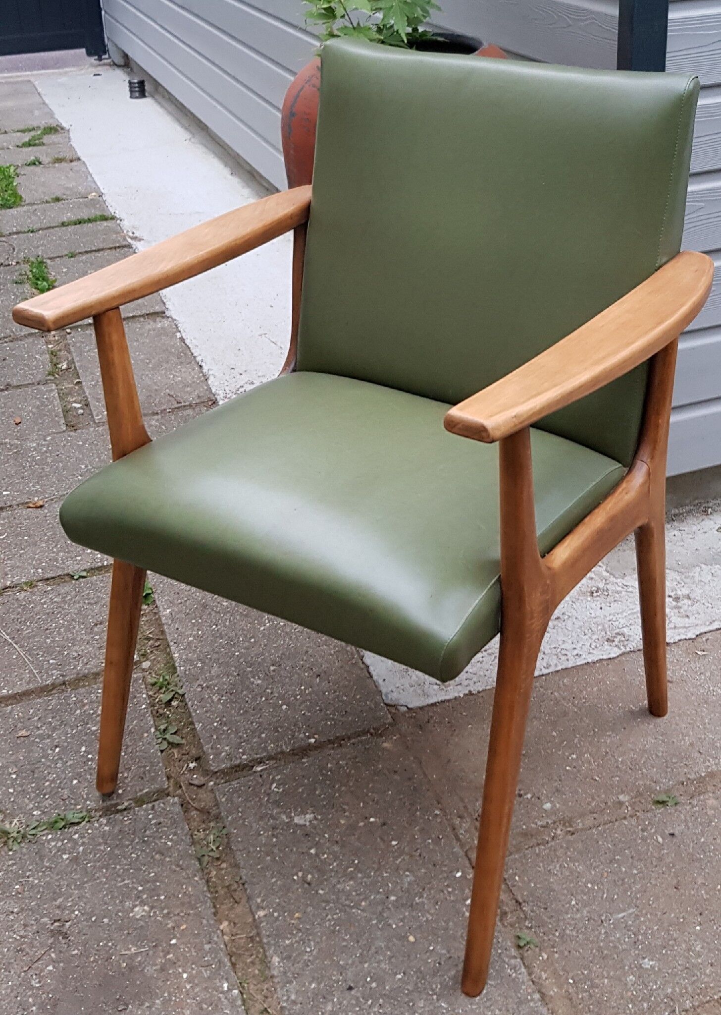 Scandinavian armchair stella