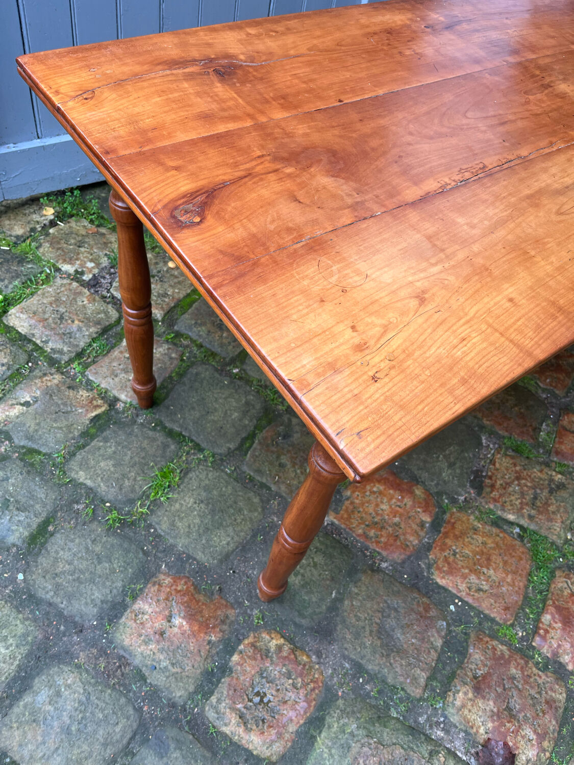 Kitchen cherry table
