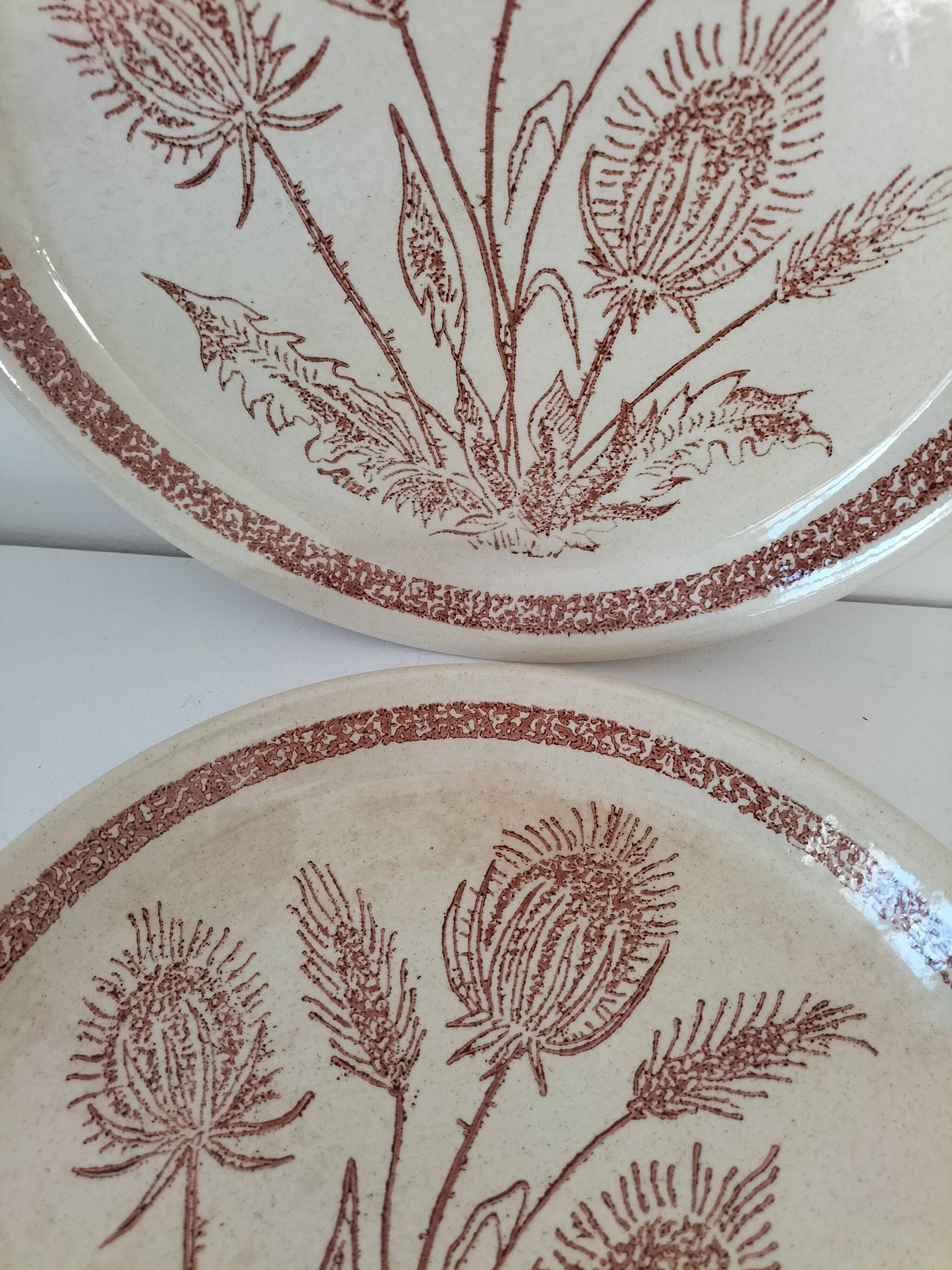 A pair of vintage plates with a rust-brown thistle design – 1950s.