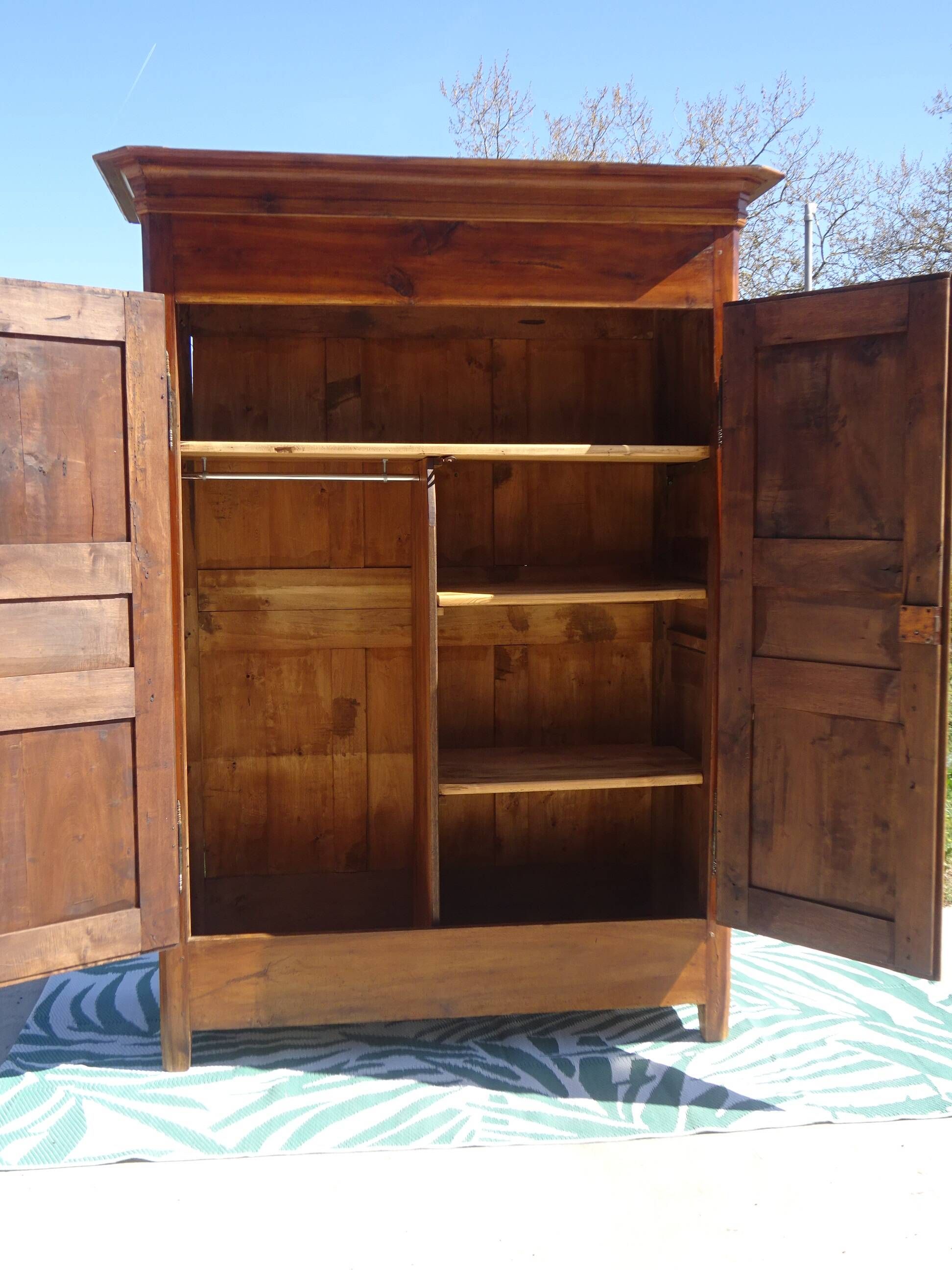 Ancienne armoire Louis Philippe en noyer