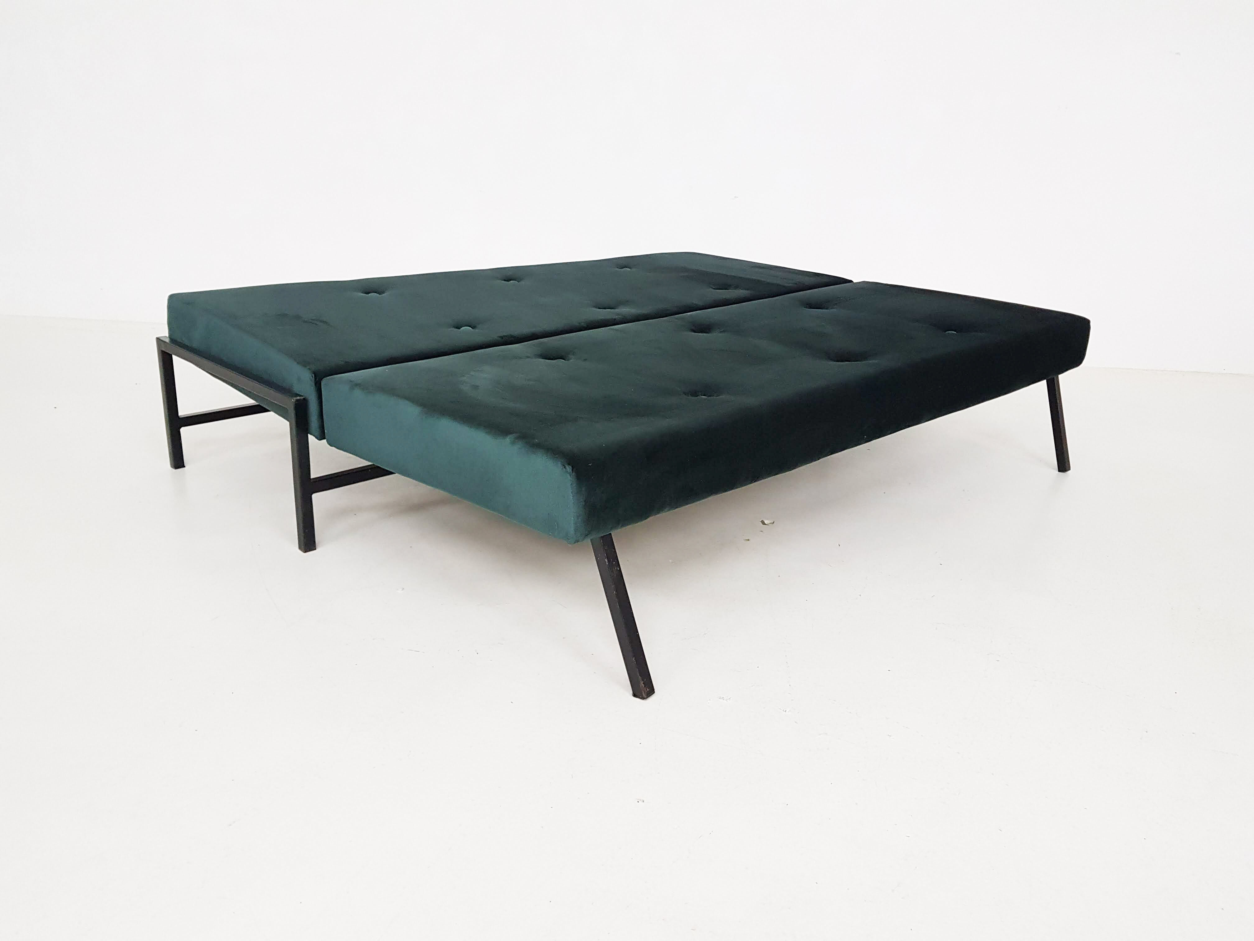 Green velvet daybed Netherlands 1950