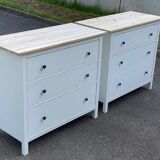 Paire de commodes scandinaves blanches en bois massif