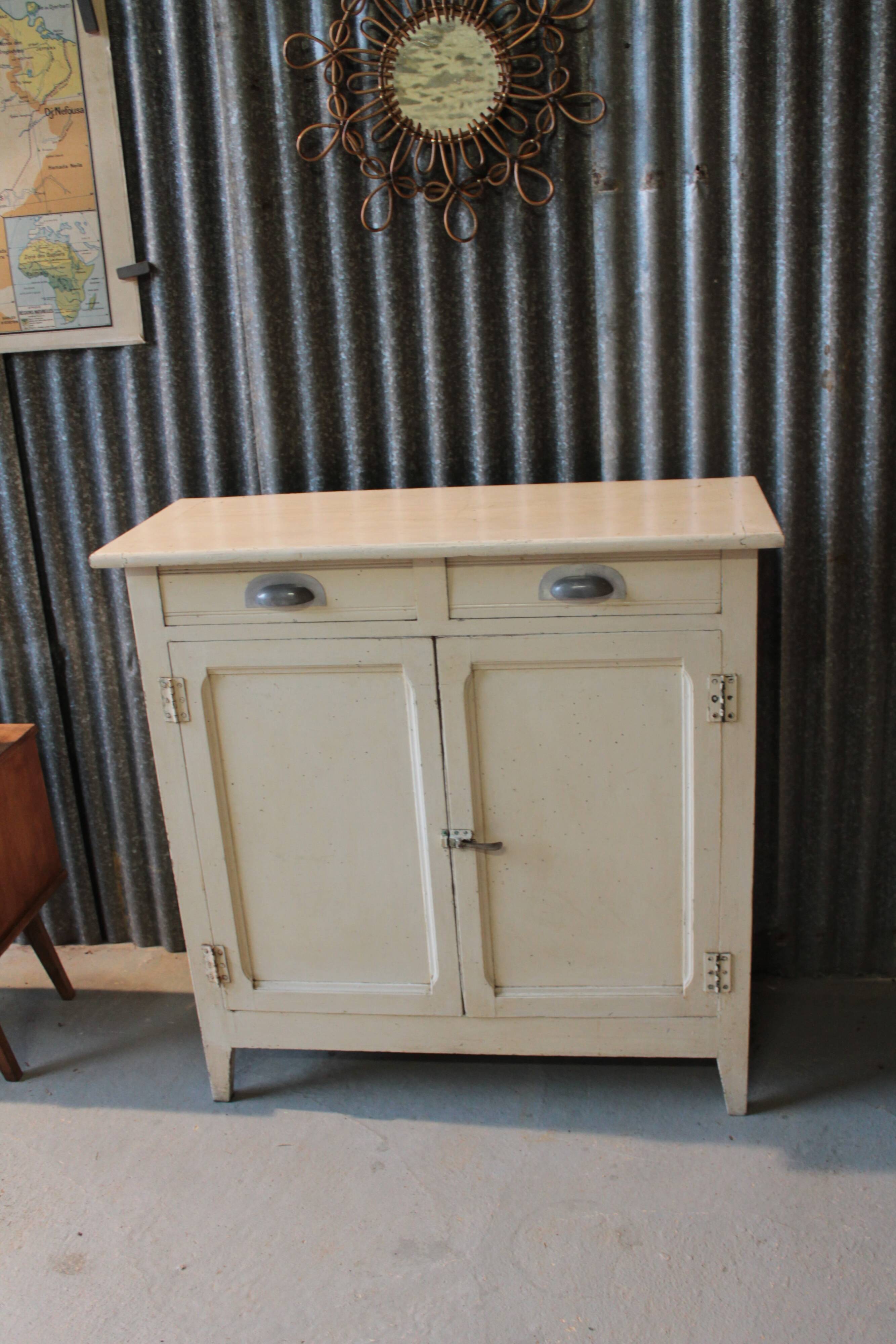 White parisian buffet