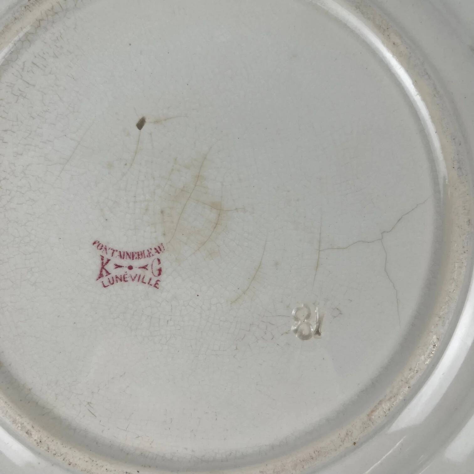 Round plate KG Lunéville "Fontainebleau", pink, late 19th century, ironstone