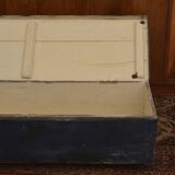 Carriage style chest bench