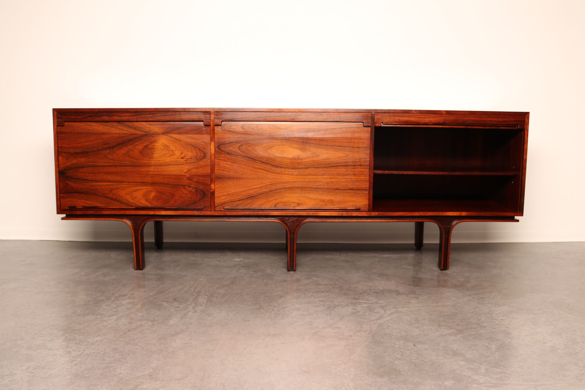 Sideboard in rio-rosewood by Gianfranco Frattini for Bernini - Italy - 1960's
