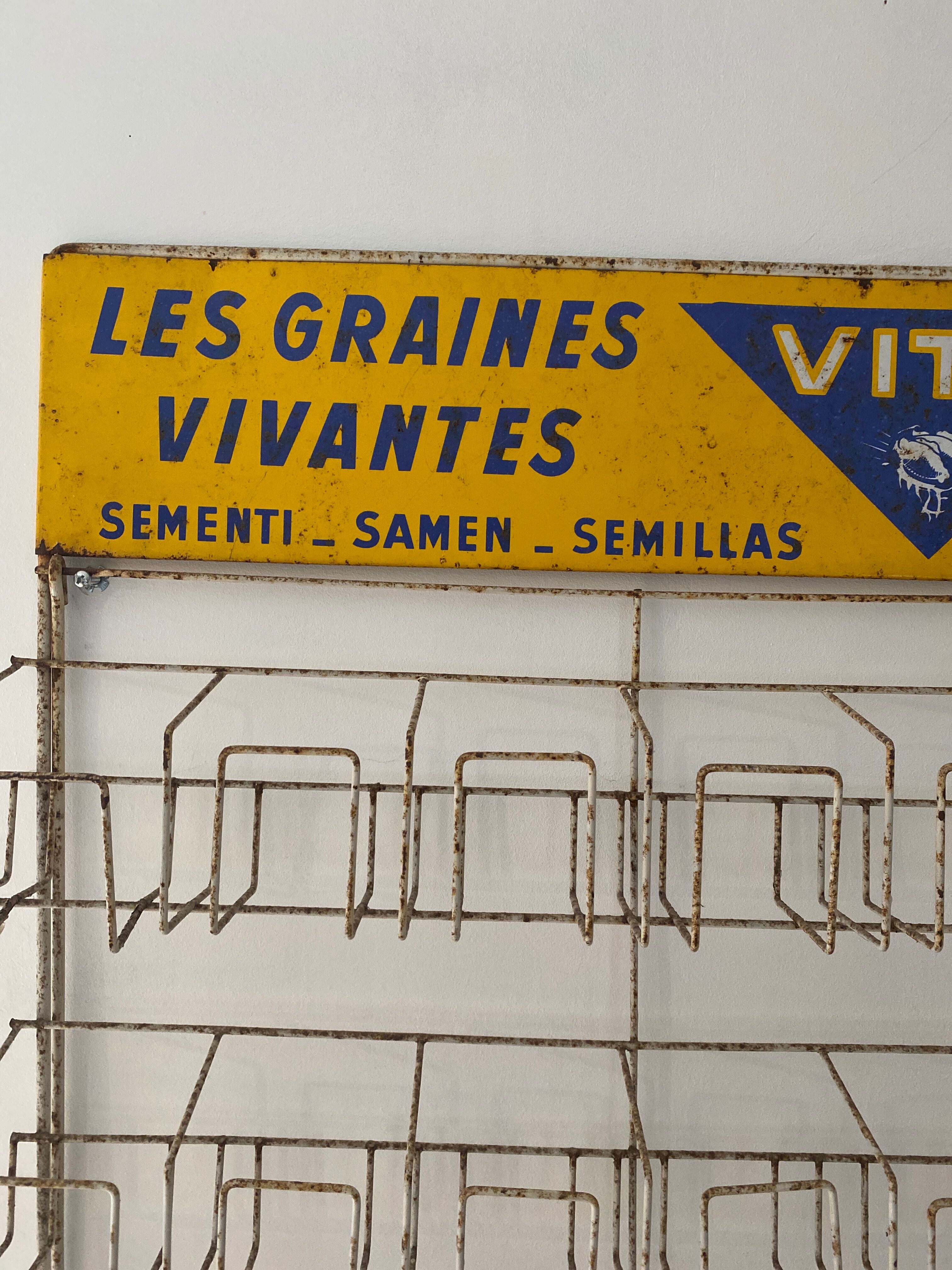 Vintage metallic display