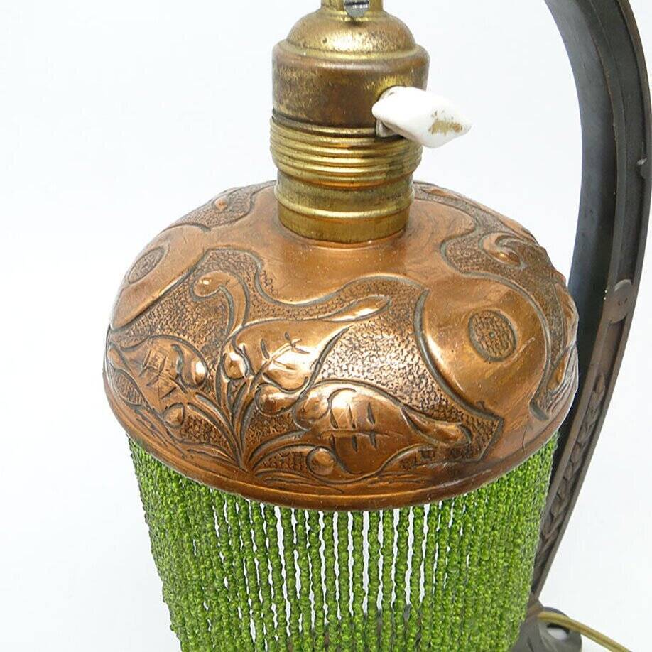 Lampe de table Art Nouveau avec motifs floraux, Autriche-Hongrie, années 1900.