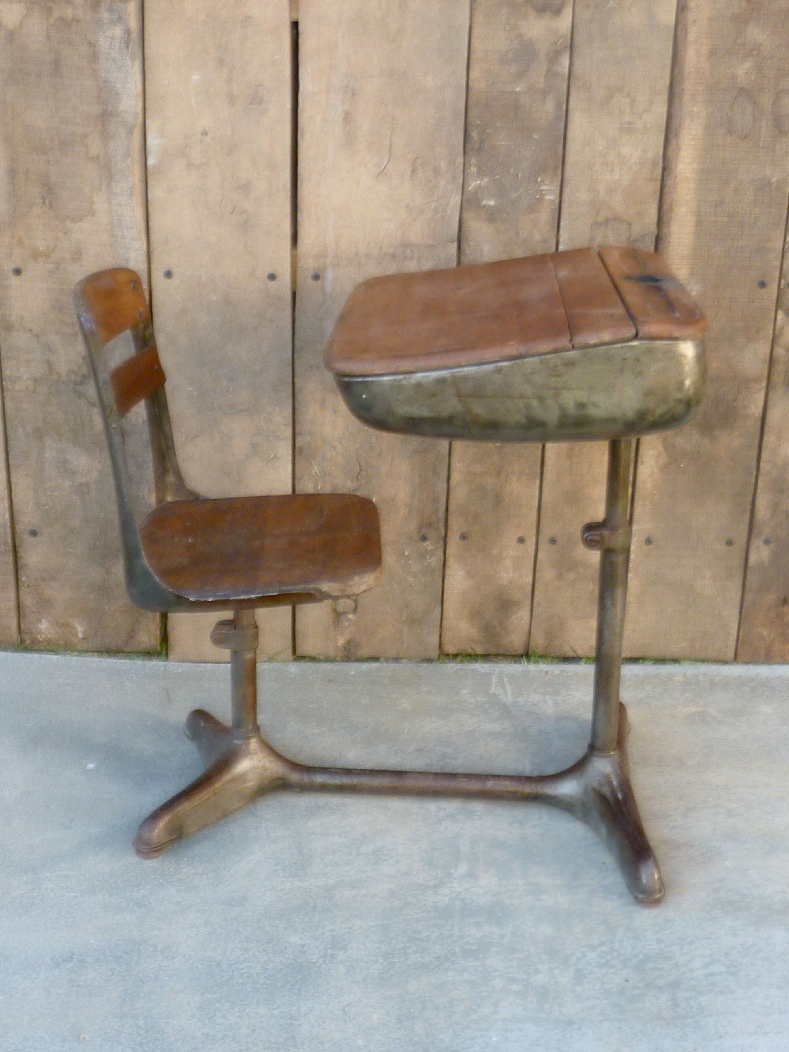 Office american streamline of Norman Bel Geddes of the 1940s