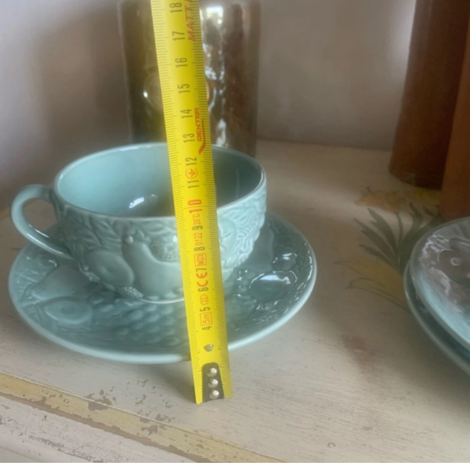 Set of 4 soup / consommé cups and saucers in ceramic.