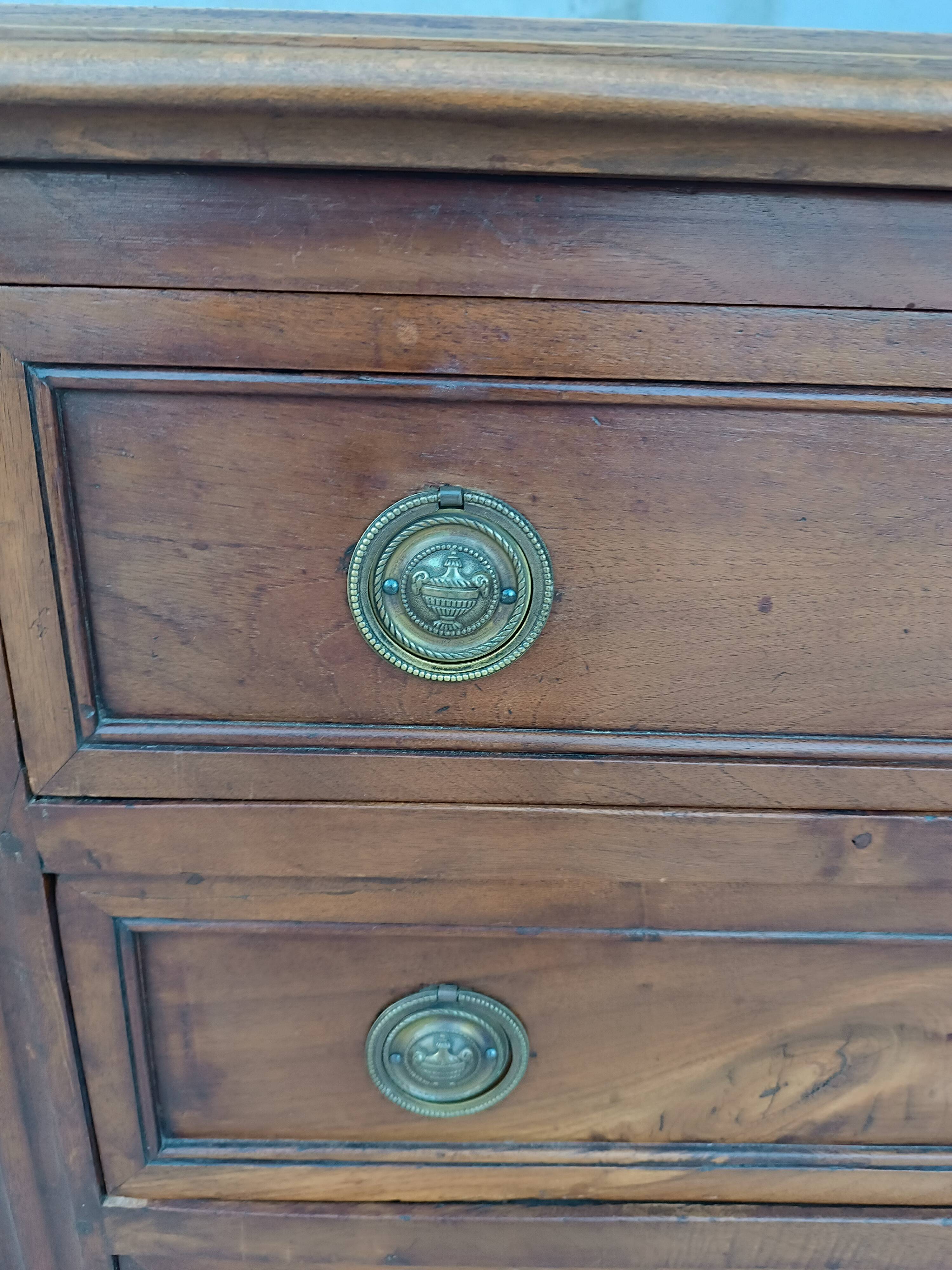 Louis XVI chest of drawers in walnut, 19th century