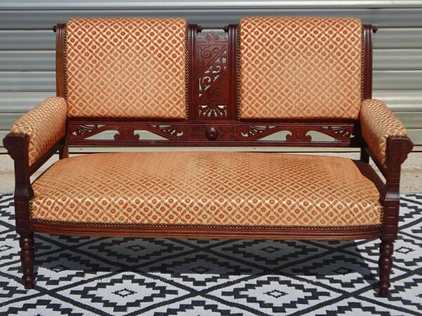 Ancienne banquette en bois et velours