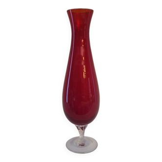 Ruby red glass soliflore vase on a stand - Art glass from the 1970s