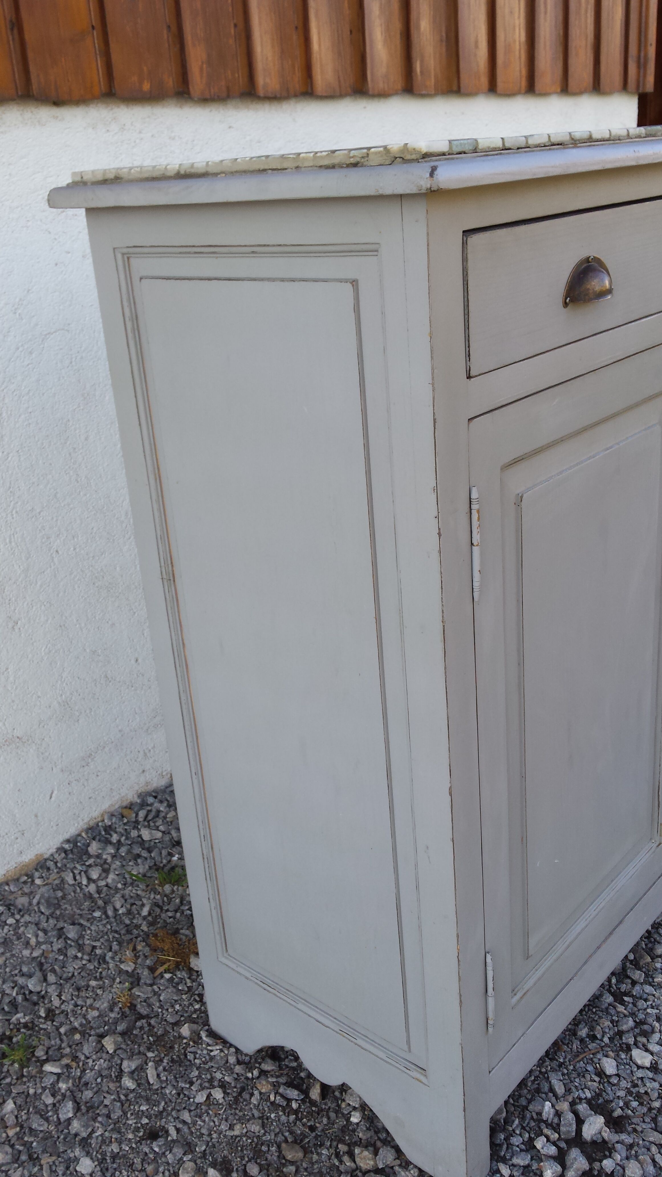 Grey parisian buffet, tile tray "pool"