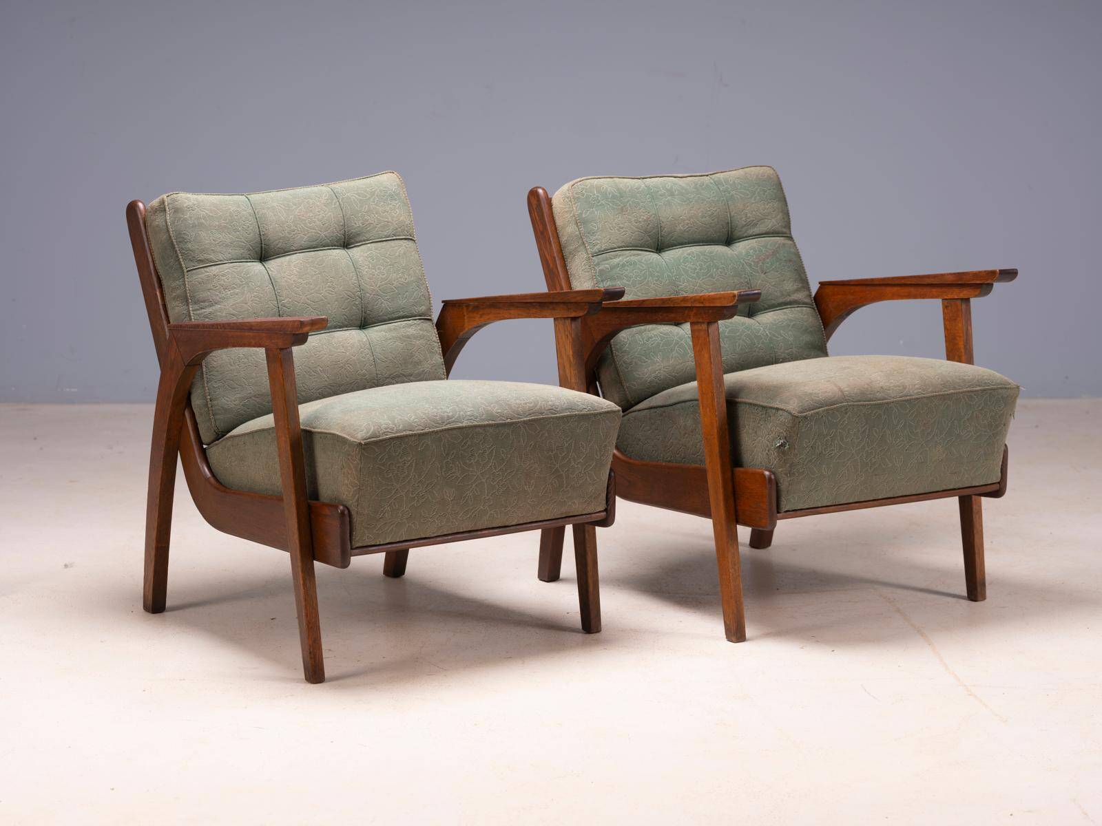 Pair of vintage mid-century lounge armchairs with wooden frames and green upholstery, 68 × 78 × 84 cm
