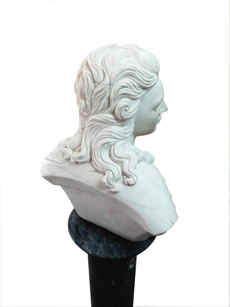 Marble bust of a woman, 20th century