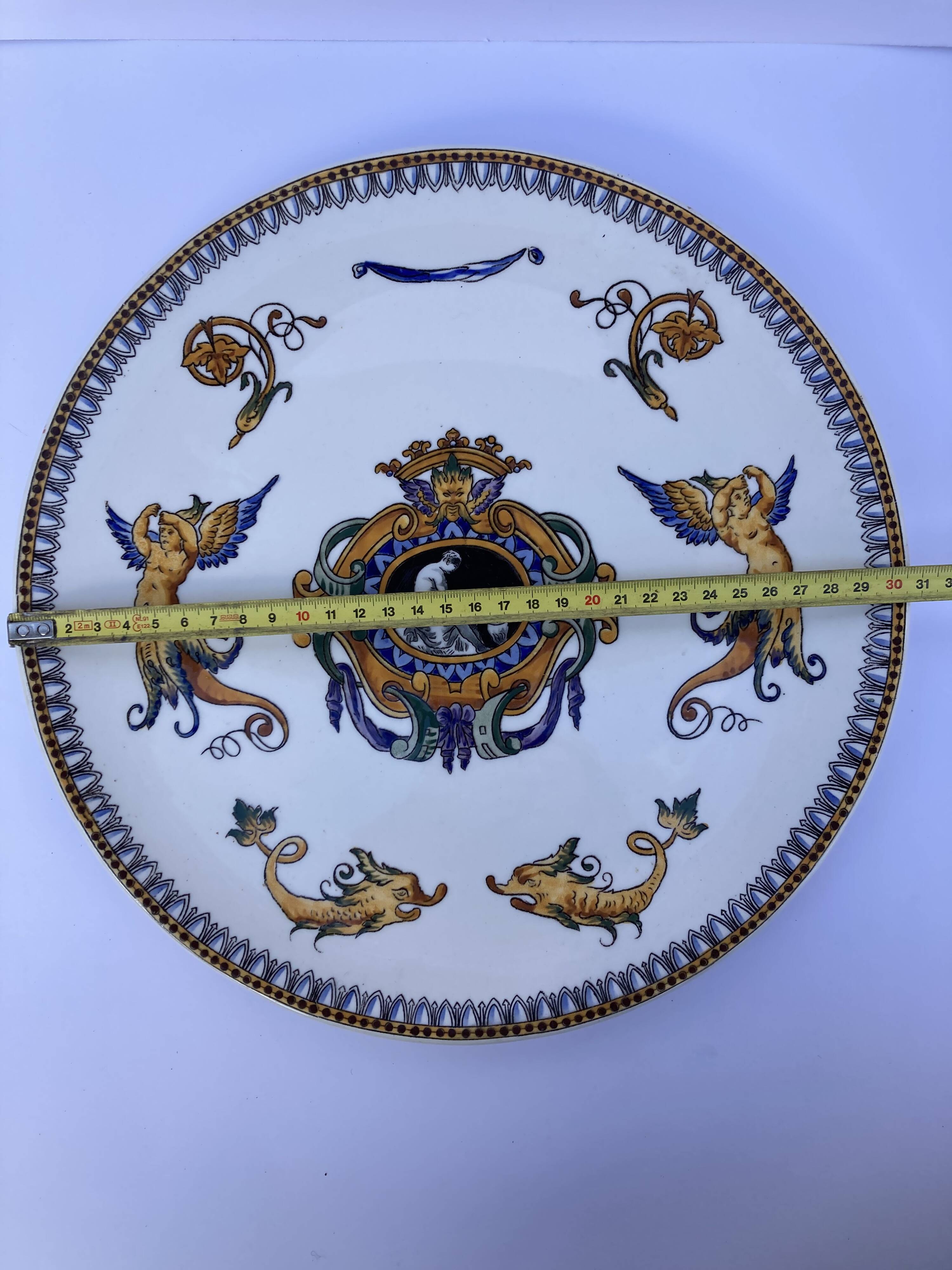 Decorative plate in Gien earthenware in Italian Renaissance style.