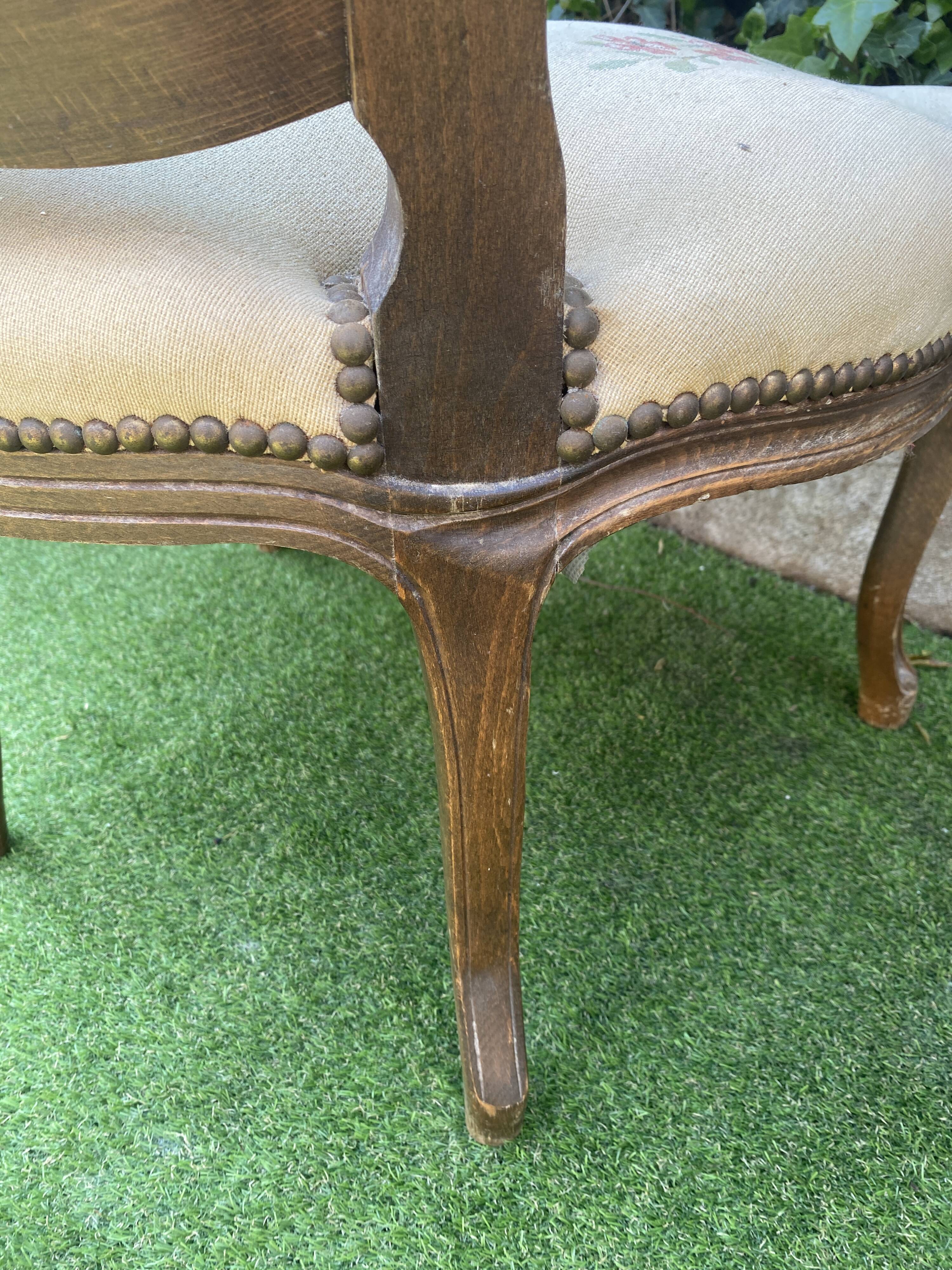 Basket bed and its two armchairs