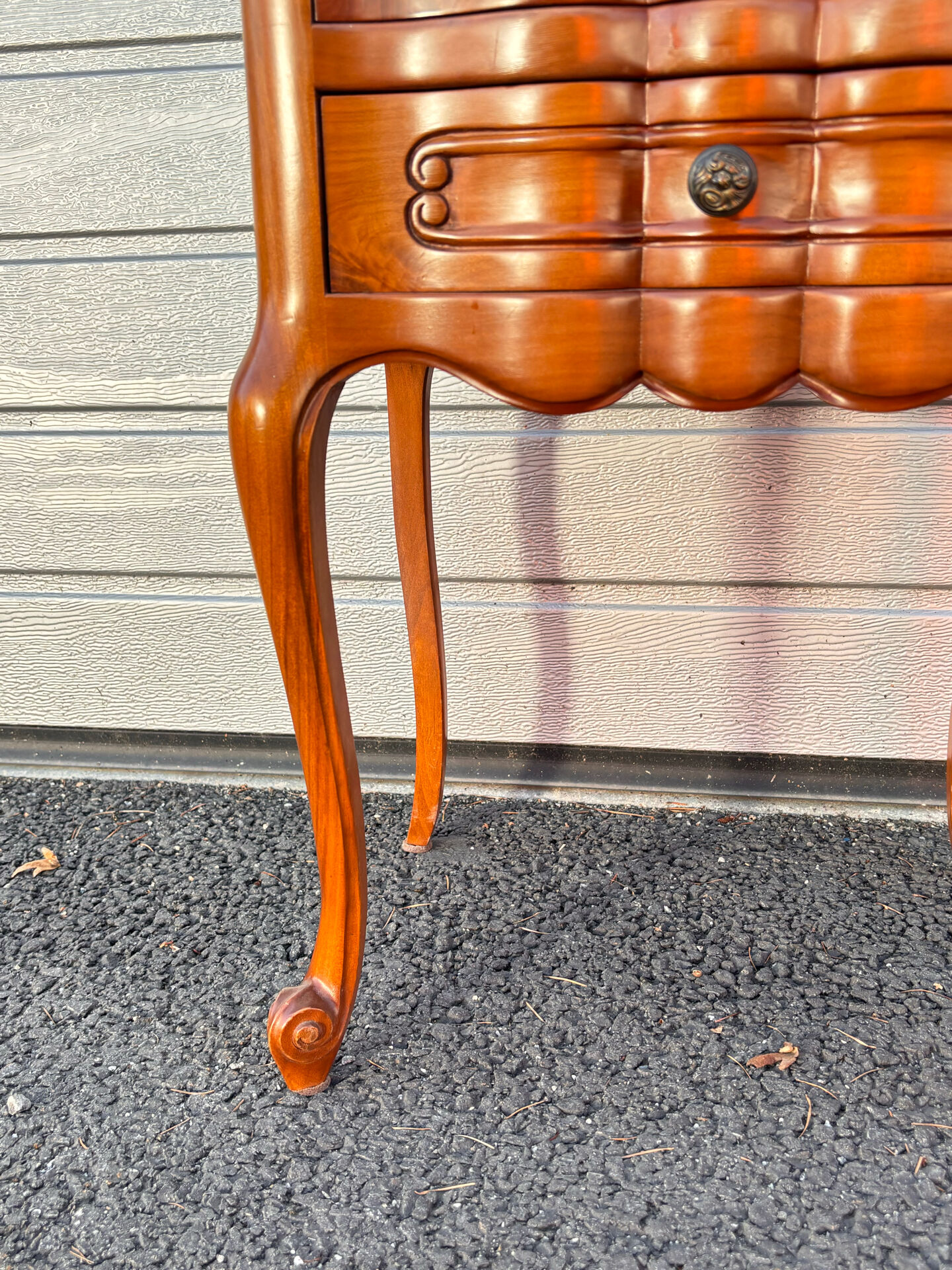 Vintage 1970s bedside table in carved wood – Louis XV style
