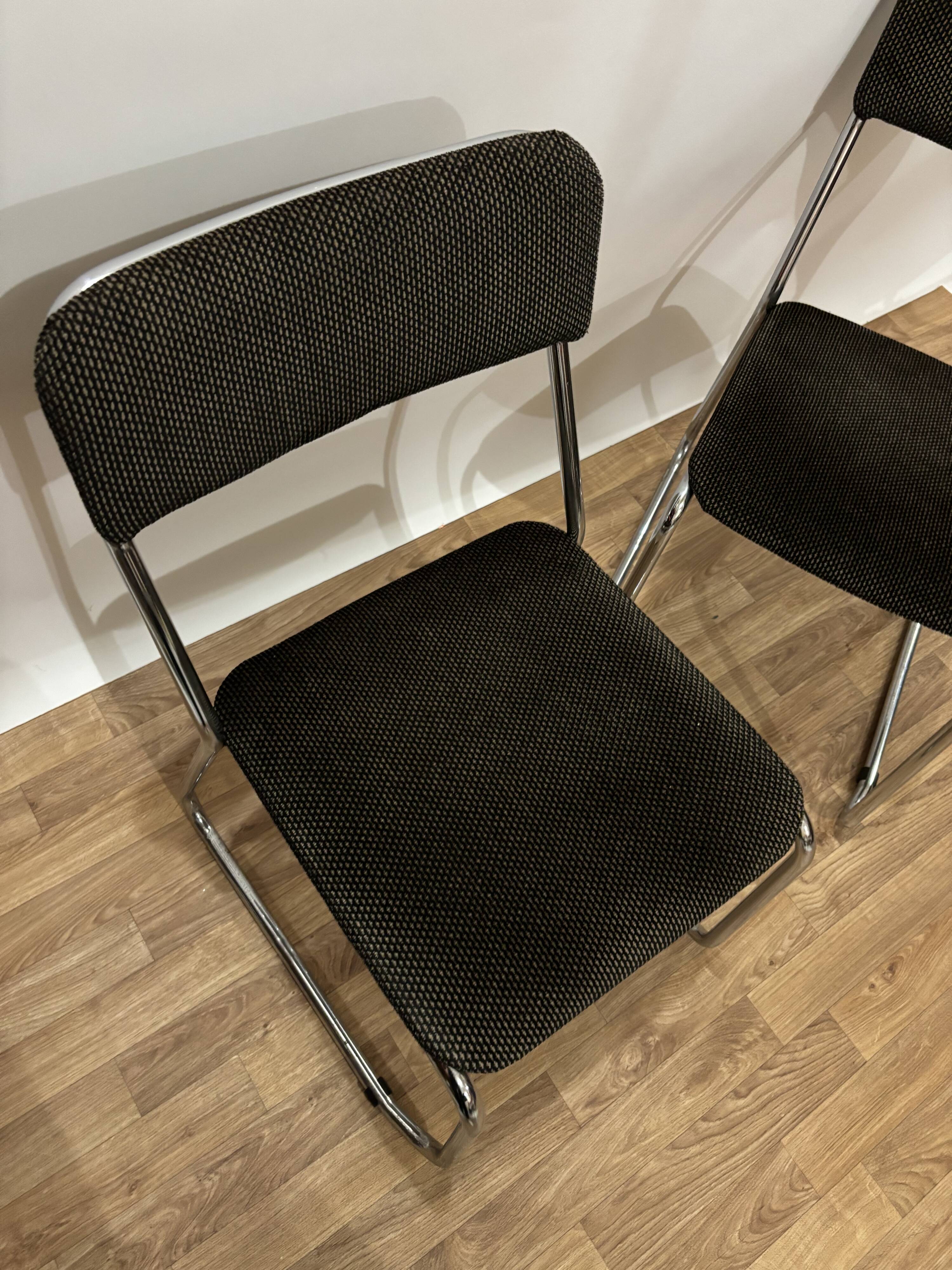 Lot de 4 chaises années 70 métal chromé