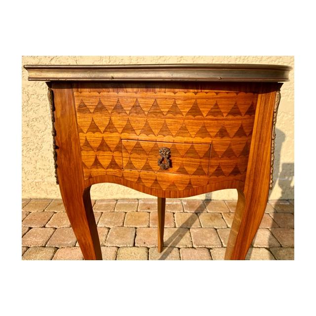 Table form heart in style Louis XV marquetry