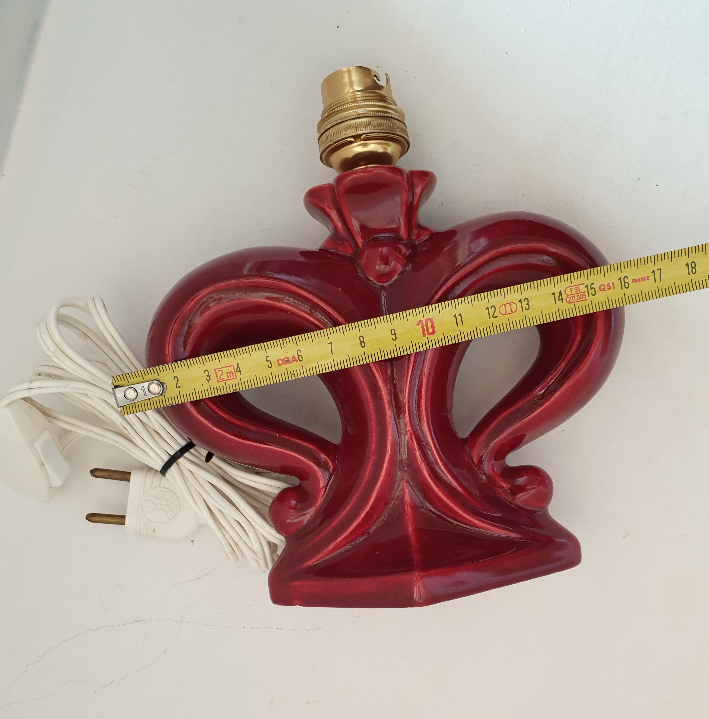Stylized ceramic décor lamp foot