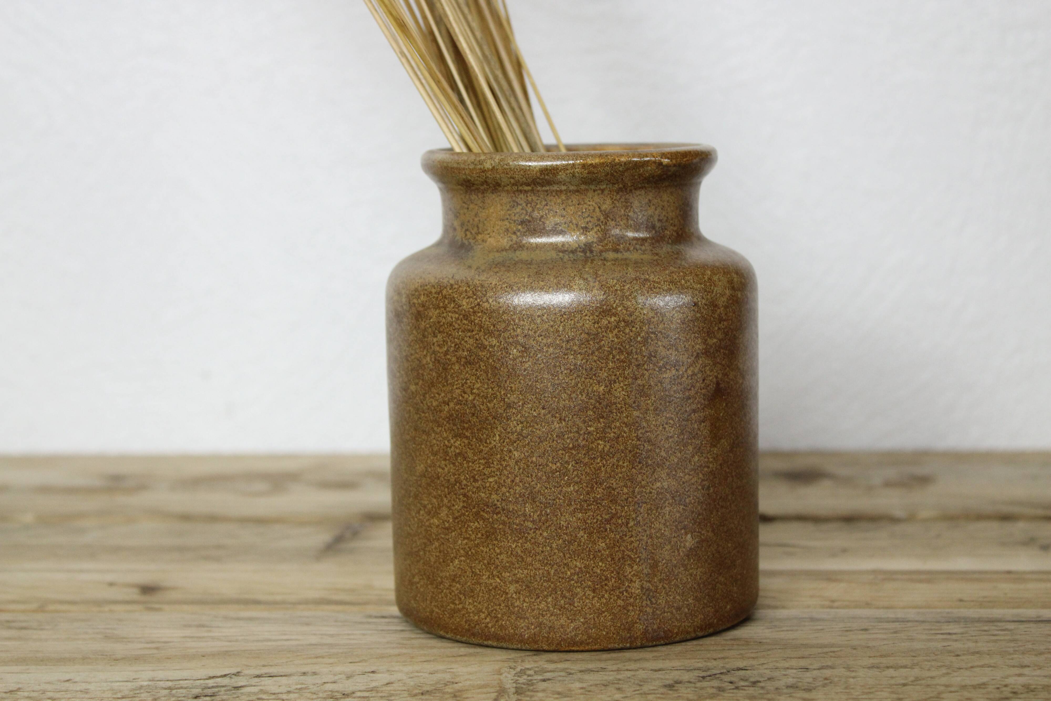 Caramel stoneware pot