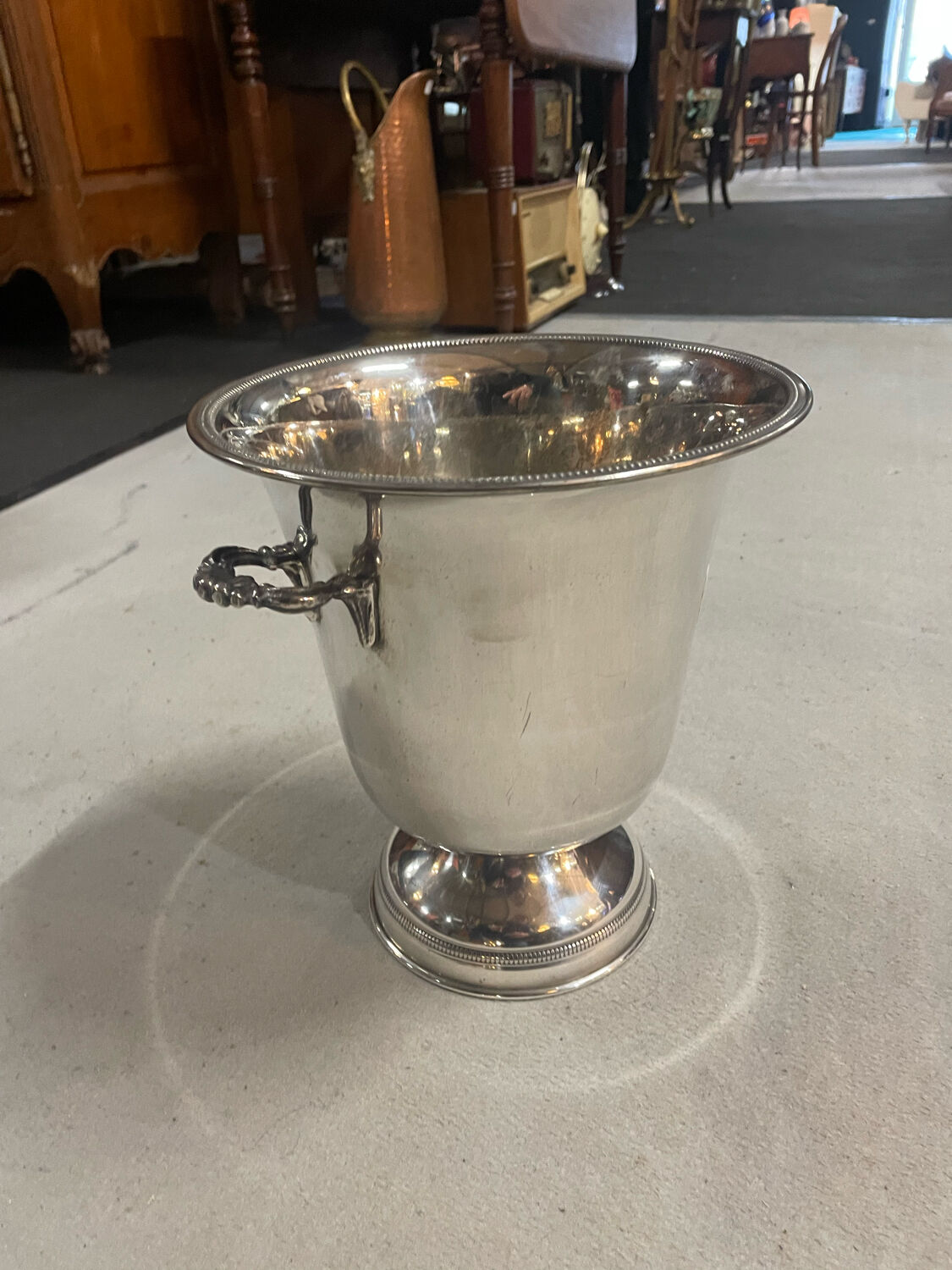 Champagne bucket in silver metal
