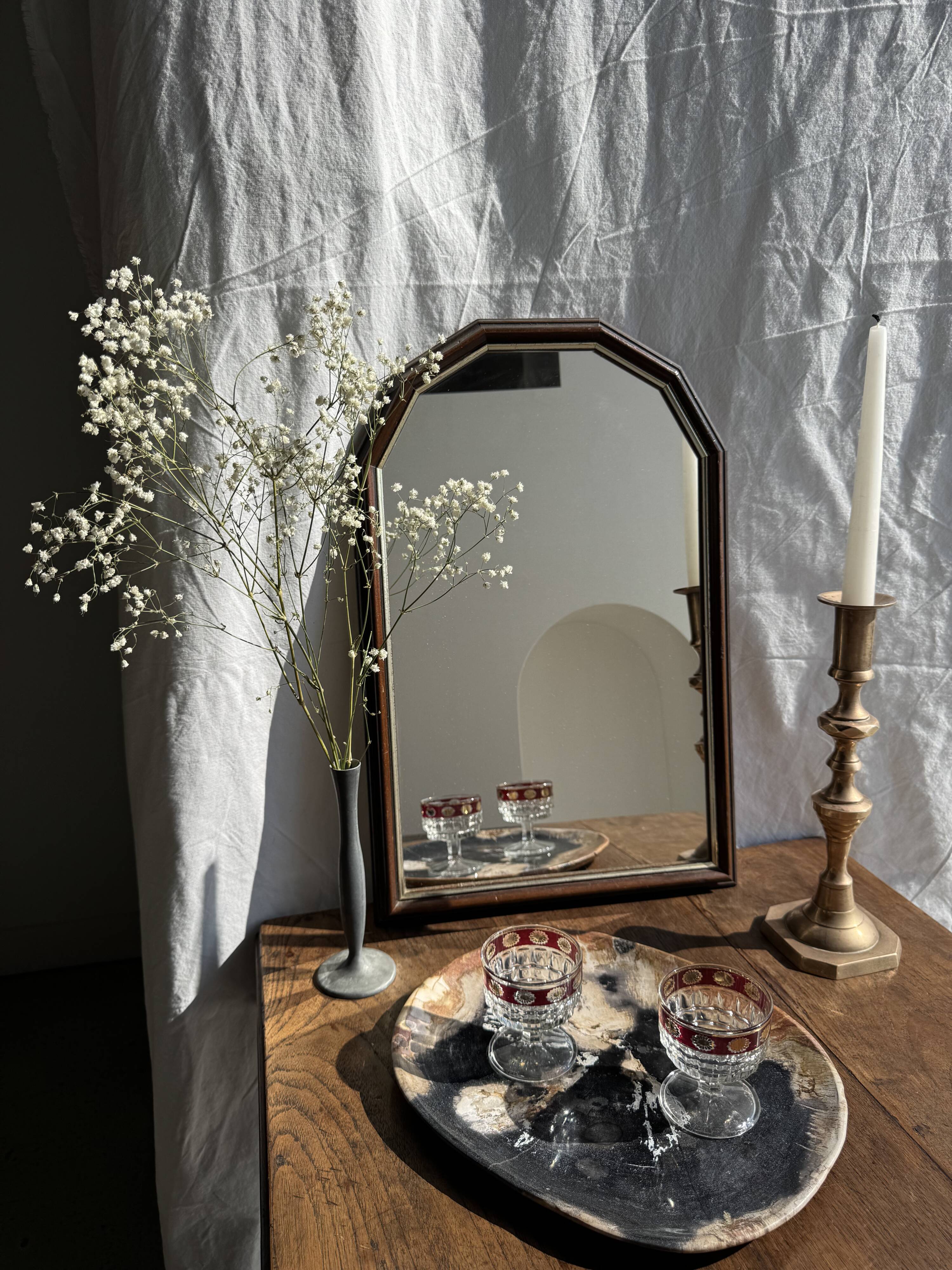 Small rounded mirror, wooden frame, gold frame H49.5